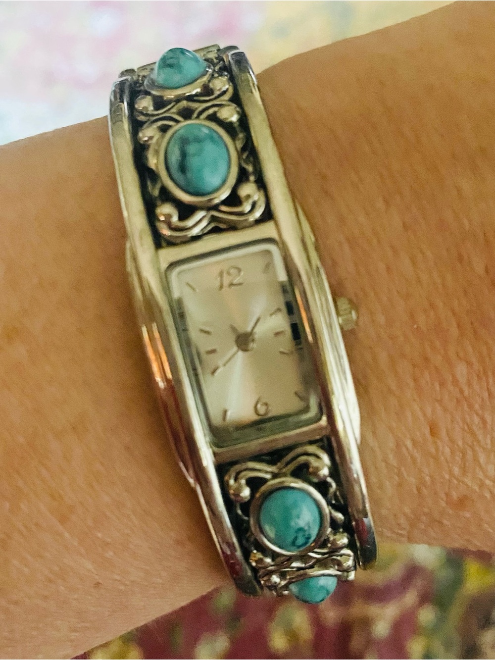 Silver Tone Turquoise Beads Engraved Hinge watch.